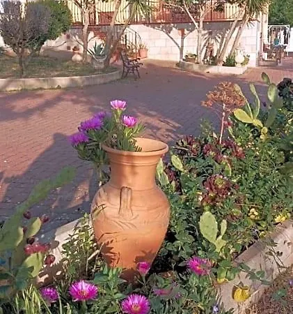 Alojamento de Acomodação e Pequeno-almoço Casa Nisi Villa Castelli